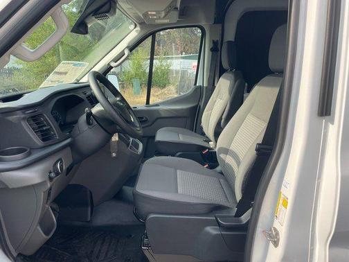 2025 Ford Transit-250 148 WB Medium Roof Cargo