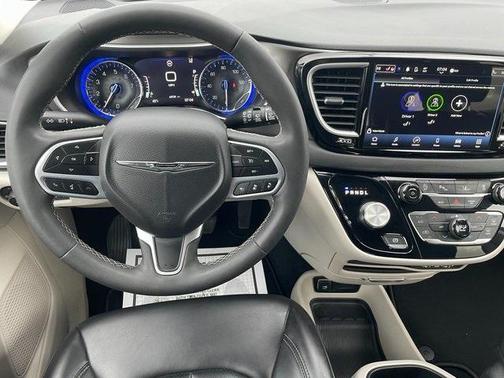 2023 Chrysler Pacifica Touring-L