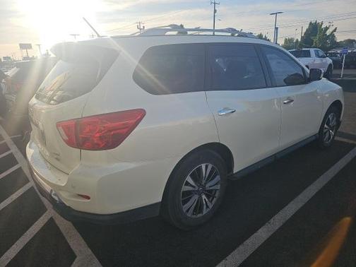 2017 Nissan Pathfinder SV