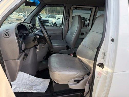 White 1998 Ford Club Wagon XL
