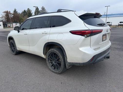 2022 Toyota Highlander Hybrid XLE