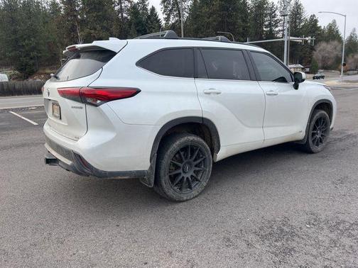 2022 Toyota Highlander Hybrid XLE