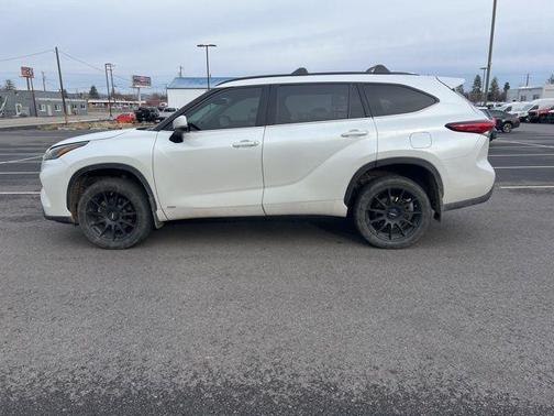 2022 Toyota Highlander Hybrid XLE
