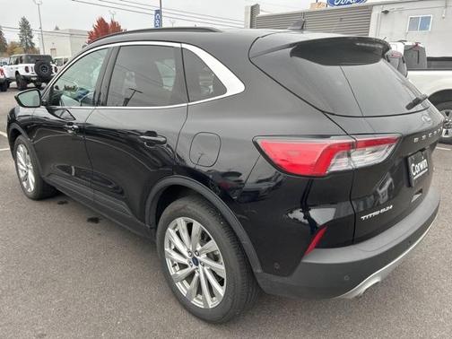 2022 Ford Escape Titanium Hybrid