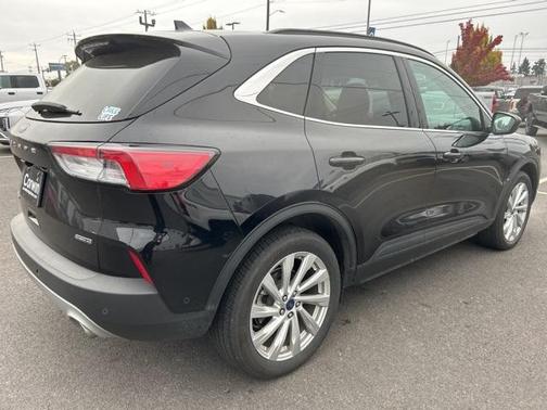 2022 Ford Escape Titanium Hybrid