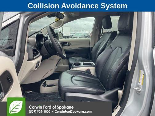 2024 Chrysler Pacifica Touring-L