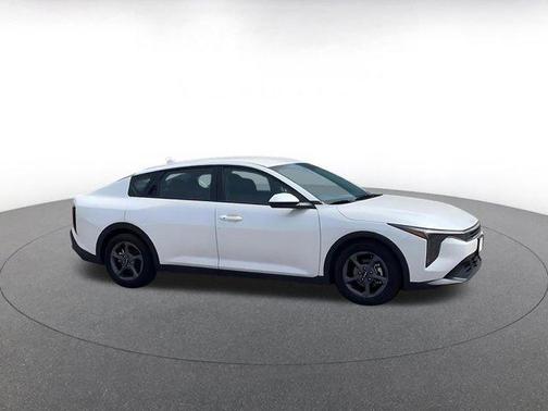 Snow White Pearl 2025 Kia K4 LXS