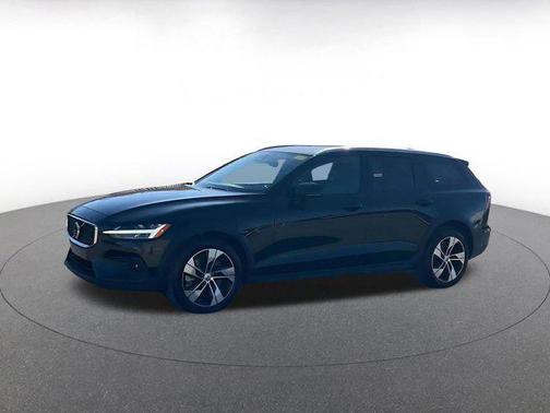 2025 Volvo V60 Cross Country Plus, B5 AWD Gas (mild hybrid)
