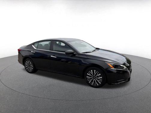 Super Black 2025 Nissan Altima SV FWD