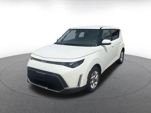 Snow White Pearl 2025 Kia Soul LX
