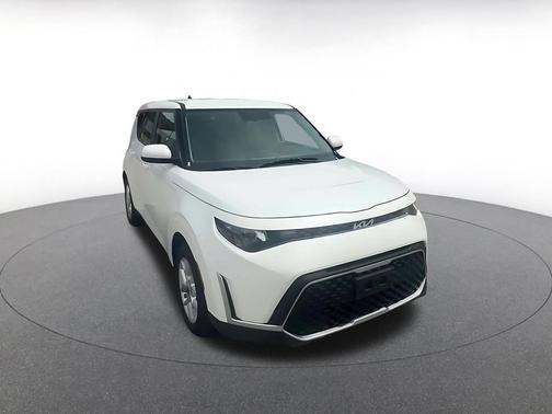 Snow White Pearl 2025 Kia Soul LX
