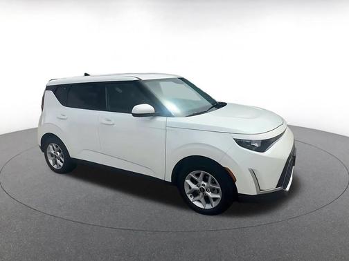 Snow White Pearl 2025 Kia Soul LX