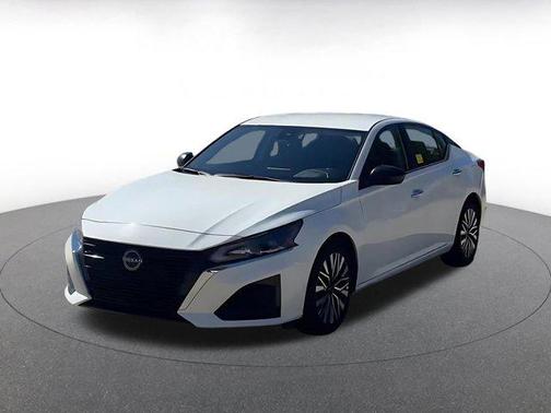 Glacier White 2025 Nissan Altima SV FWD