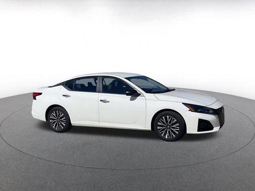 Glacier White 2025 Nissan Altima SV FWD