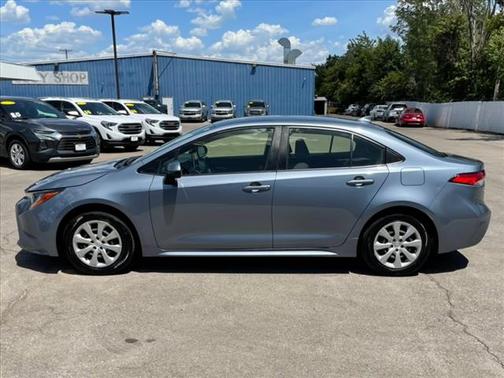 Photo 5 of 26 of 2020 Toyota Corolla LE