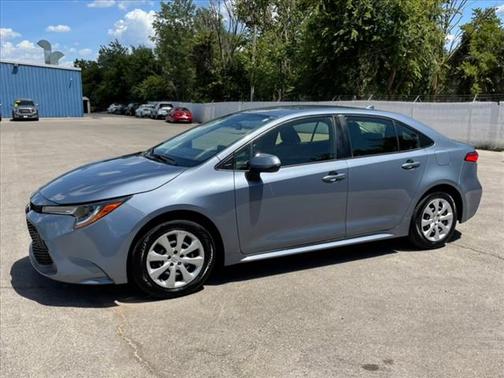 Photo 4 of 26 of 2020 Toyota Corolla LE