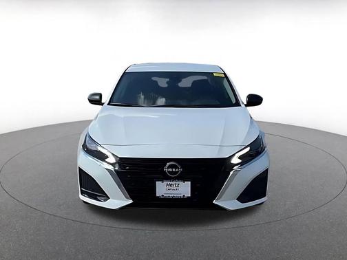 Glacier White 2025 Nissan Altima SV FWD