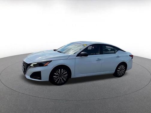 Glacier White 2025 Nissan Altima SV FWD