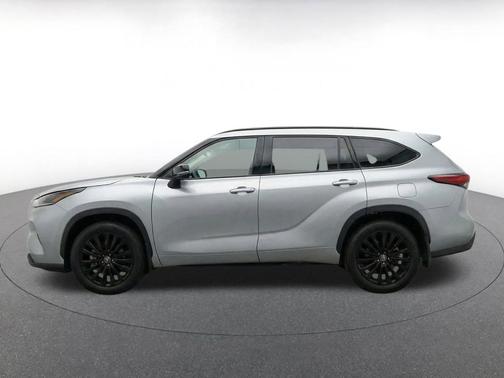 Celestial Silver Metallic 2025 Toyota Highlander XSE