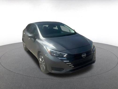 Gun Metallic 2025 Nissan Versa 1.6 SV