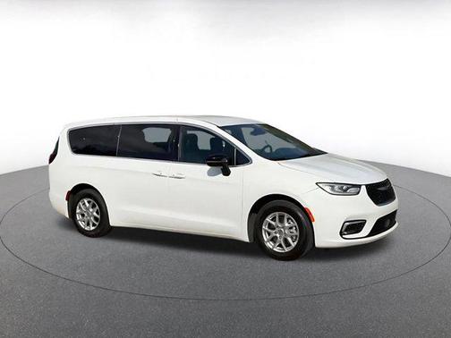 Bright White Clearcoat 2025 Chrysler Pacifica L
