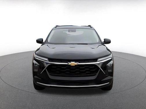 Mosaic Black Metallic 2025 Chevrolet Trax LT