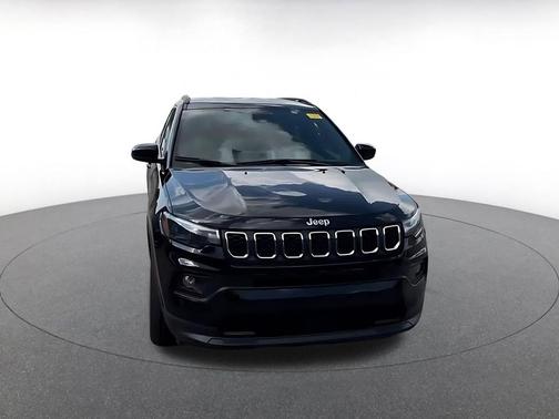 Diamond Black Crystal Pearlcoat 2025 Jeep Compass Latitude
