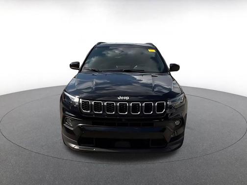 Diamond Black Crystal Pearlcoat 2025 Jeep Compass Latitude