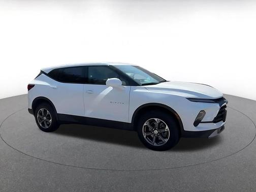 Summit White 2026 Chevrolet Blazer 2LT