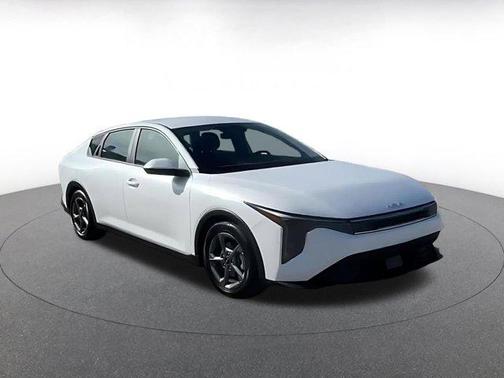 Snow White Pearl 2025 Kia K4 LXS