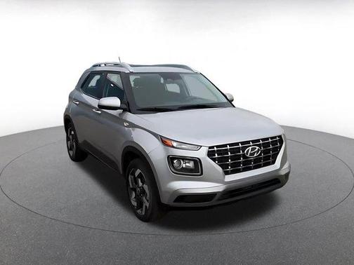 Shimmering Silver 2025 Hyundai VENUE SEL