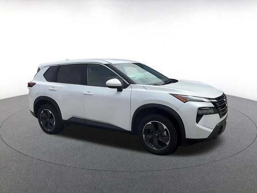 Everest White Pearl 2025 Nissan Rogue SV