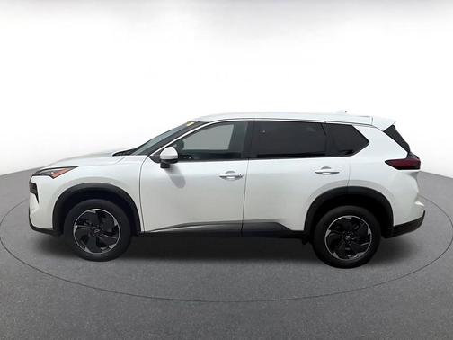 Everest White Pearl 2025 Nissan Rogue SV