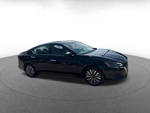 Super Black 2025 Nissan Altima SV FWD