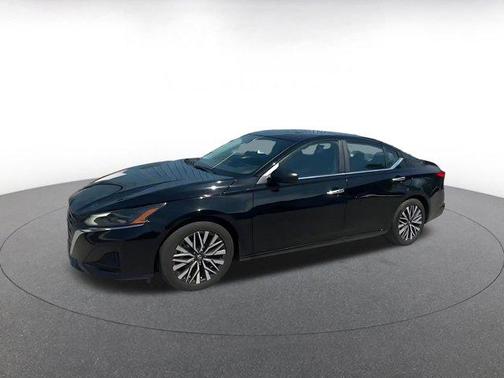 Super Black 2025 Nissan Altima SV FWD