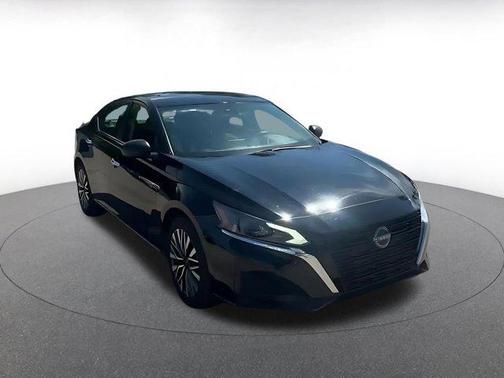Super Black 2025 Nissan Altima SV FWD