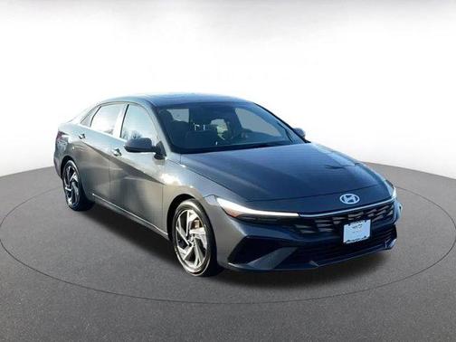 2025 Hyundai ELANTRA SEL