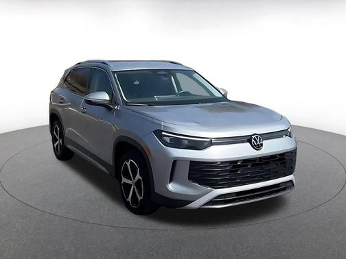 Pyrite Silver Metallic 2026 Volkswagen Tiguan 2.0T SE