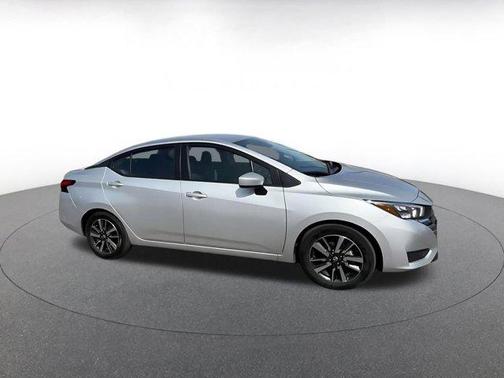 Brilliant Silver Metallic 2025 Nissan Versa 1.6 SV