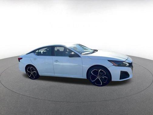 2025 Nissan Altima SR FWD