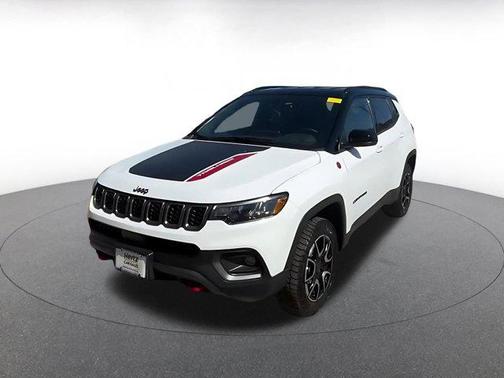 Bright White Clearcoat 2025 Jeep Compass Trailhawk