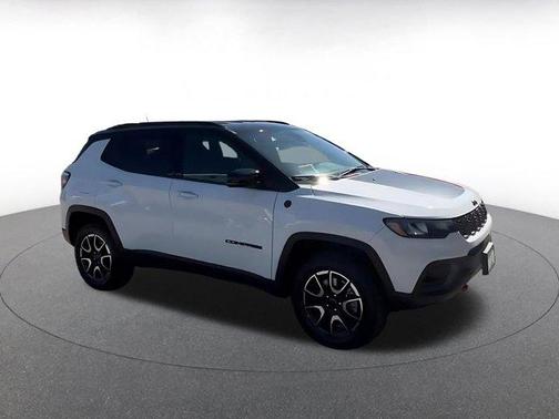 Bright White Clearcoat 2025 Jeep Compass Trailhawk