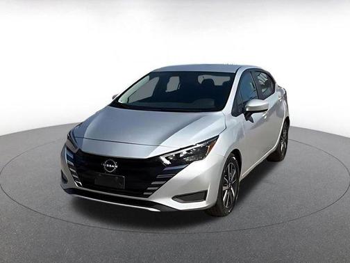 Brilliant Silver Metallic 2025 Nissan Versa 1.6 SV