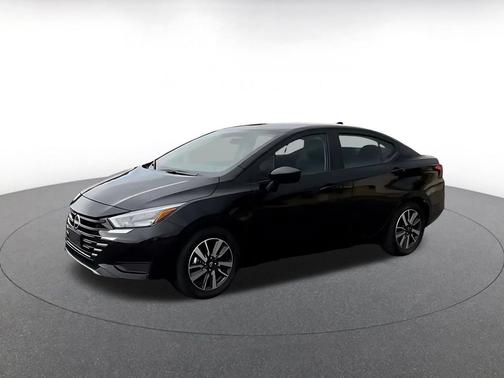 Super Black 2025 Nissan Versa 1.6 SV