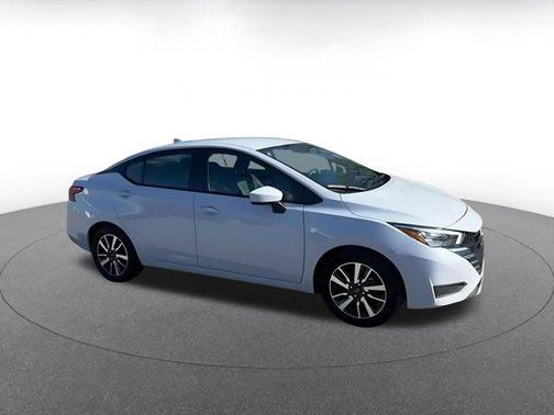 Gray Sky Pearl 2025 Nissan Versa 1.6 SV