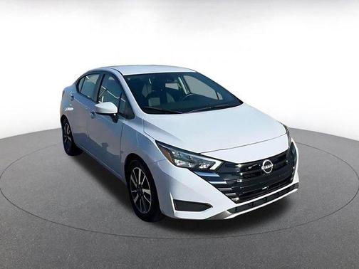 Gray Sky Pearl 2025 Nissan Versa 1.6 SV