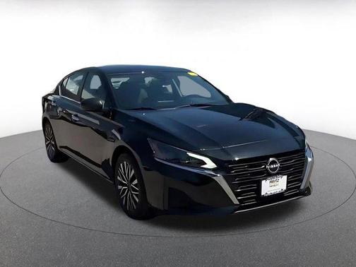 Super Black 2025 Nissan Altima SV FWD