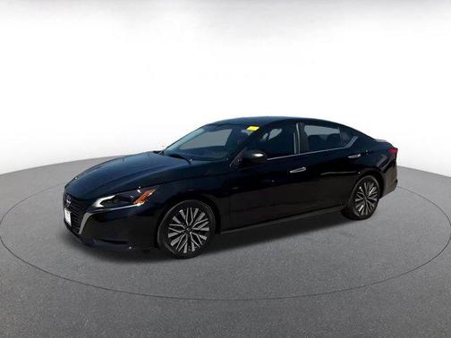 Super Black 2025 Nissan Altima SV FWD