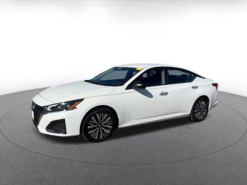 2025 Nissan Altima SV FWD