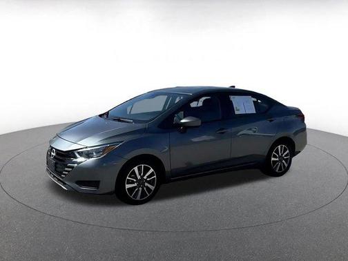 Gun Metallic 2025 Nissan Versa 1.6 SV